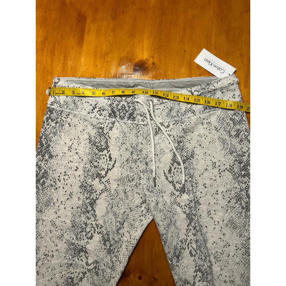 Calvin Klein Performance XL Grey Snakeskin Print Cropped Joggers NWT Quick Dry - Picture 7 of 8